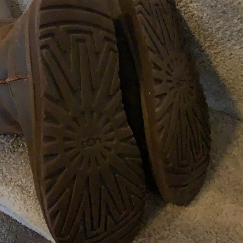 Size 6 Ugg leather boot. Gently used - Picture 2 of 4